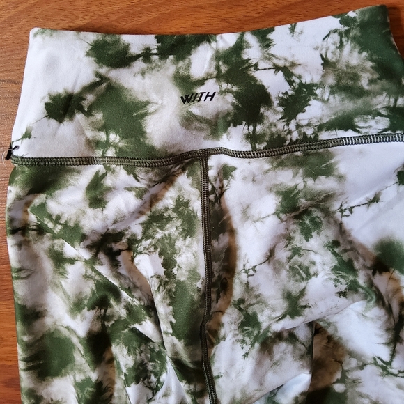 Wear It To Heart Reversible High Waist Leggings Green Tie Dye Size S NWT - Picture 6 of 10